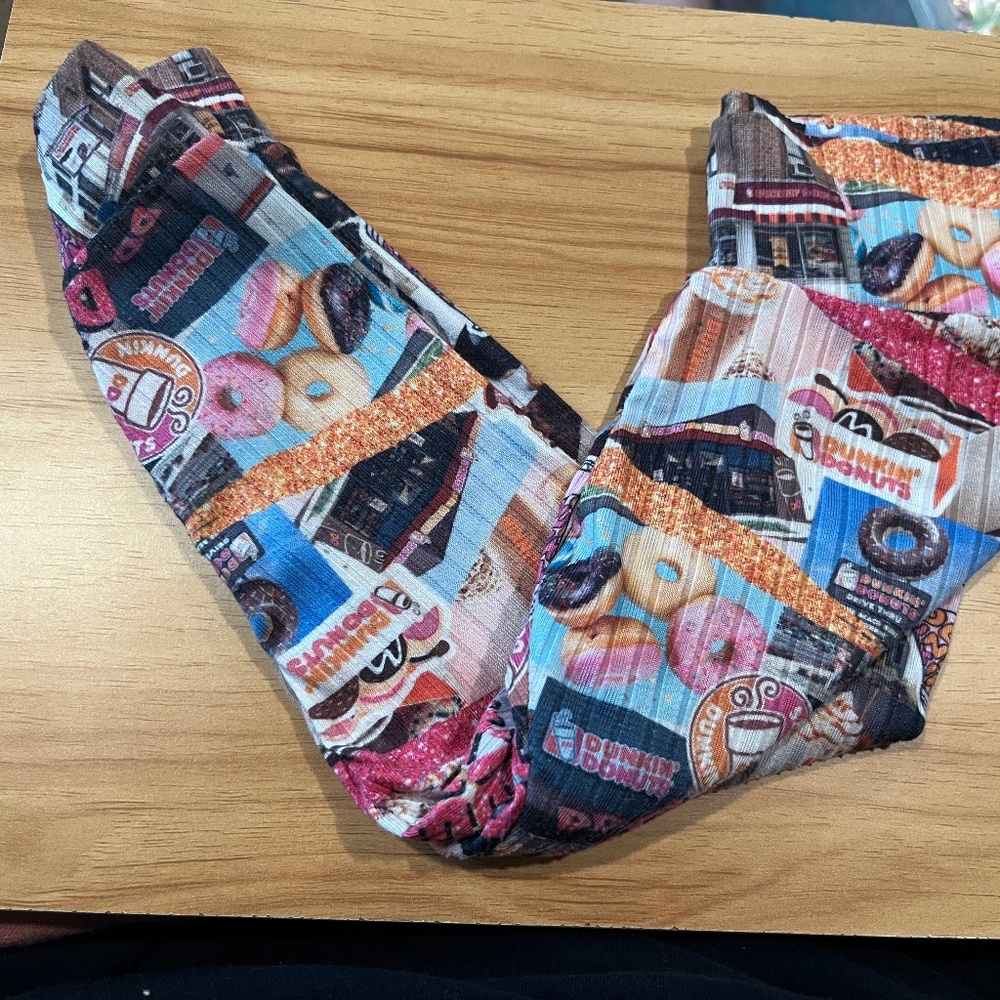 B 16     Small Shop Dunkin' Leggings